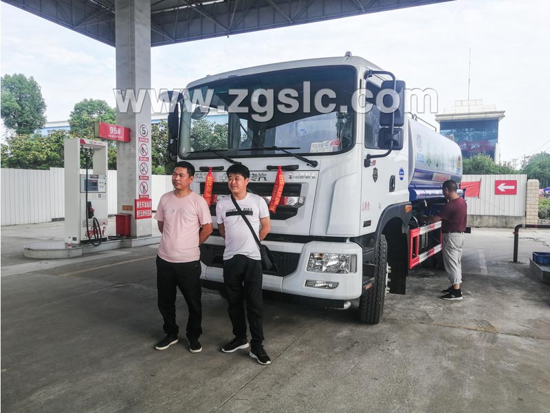 2019/05/31 鄭州吳總、唐總在程力專用汽車股份有限公司自提一輛12方東風D9噴霧車，單號26729